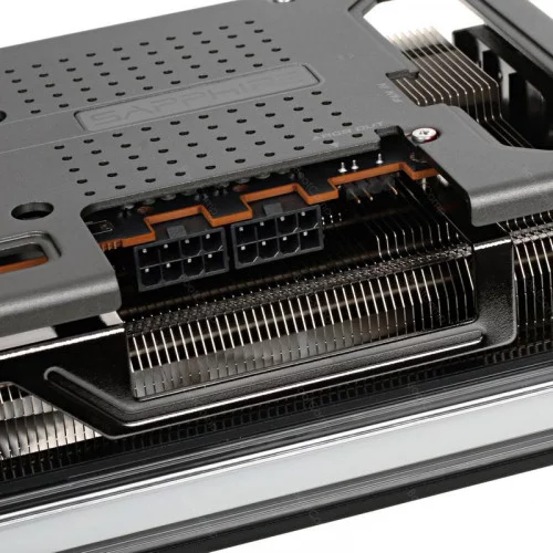 Видеокарта Sapphire AMD Radeon RX 7700 XT NITRO+ (11335-02) 